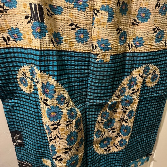 Beautiful Handmade “Sari Bari” Blanket 😊❤️ - Picture 2 of 7